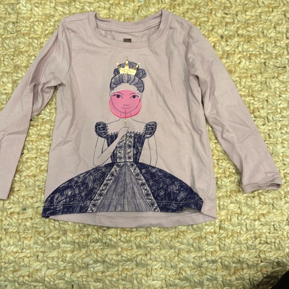 tea collection  queen shirt